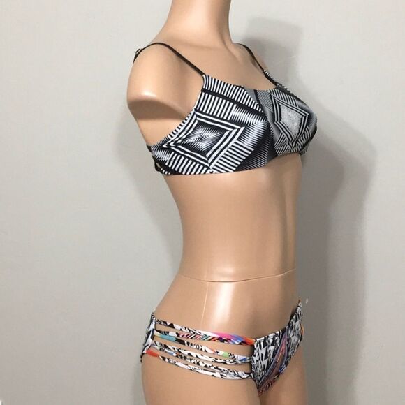 PILYQ Geometric diamond top and strappy bottom.D-cup/M-bottom - Picture 4 of 8